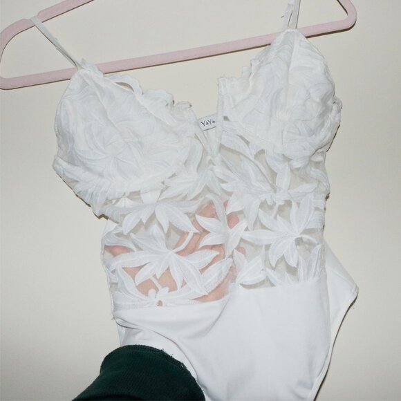 WHITE LACE BODY SUIT - Picture 9 of 11